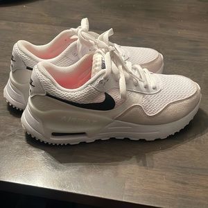 Women’s Nike Air Max Systm